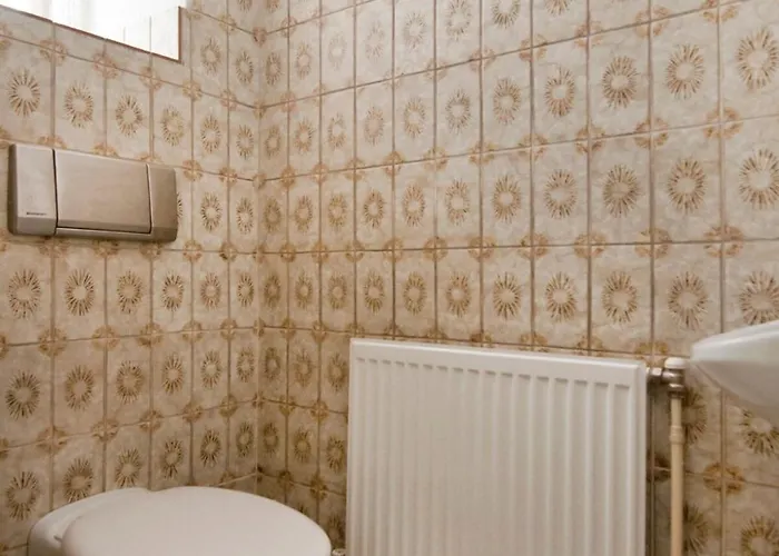Grand, 2br Apartment *