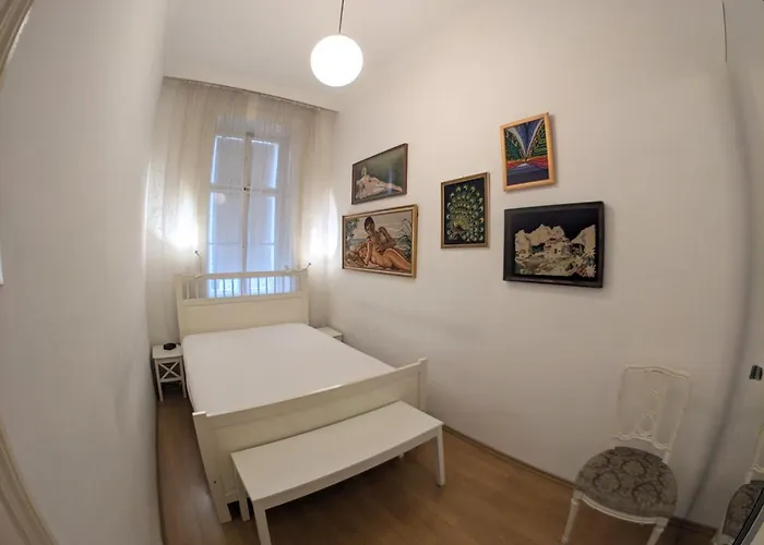 Grand, 2br Apartment